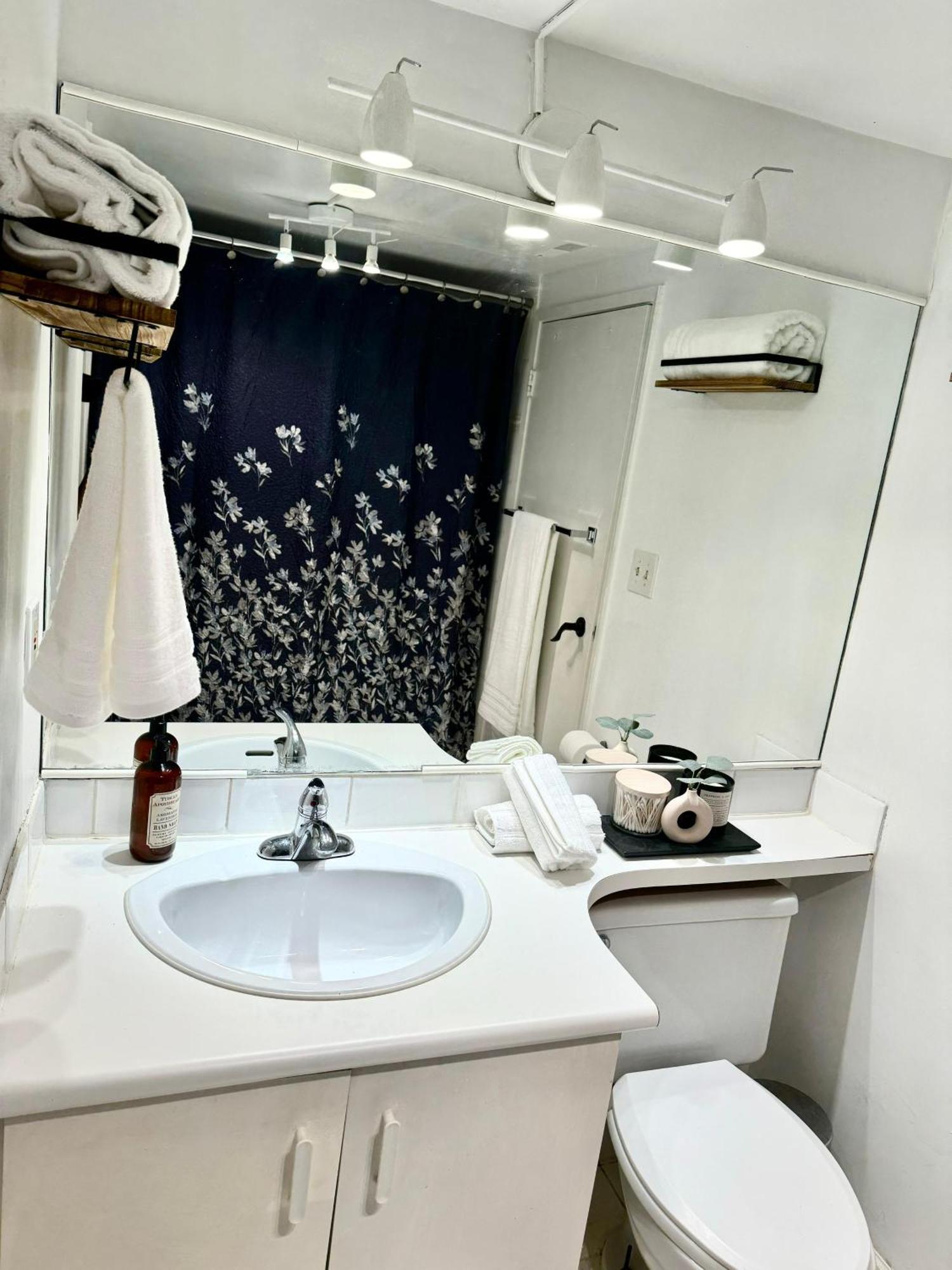Charming Private Kitsilano Suite Vancouver Exterior photo